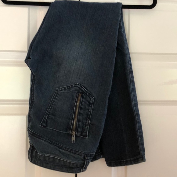 Skinny jeans with zipper back pockets - Picture 1 of 2